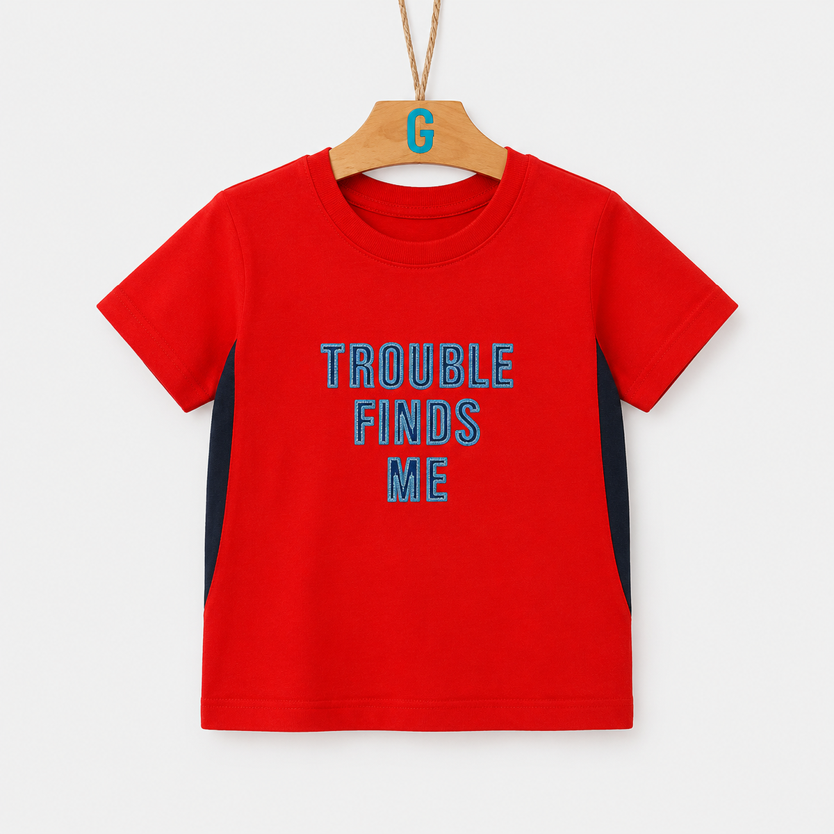 28105 - Crewneck Red Trouble Finds Me